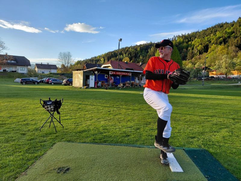 Pitcher im Wind-up im Frühling